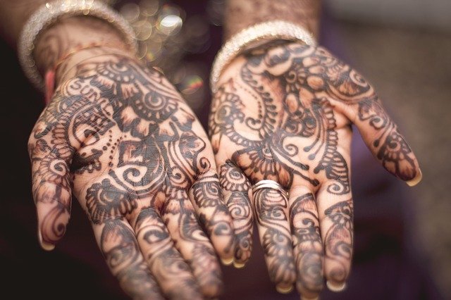 tetované dlaně